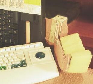 keyboard holder for the side-lying